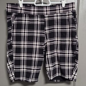 Torrid Leggings Shorts With Pockets Size 2